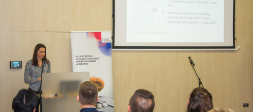 Foto. przedstawiające prelegentkę