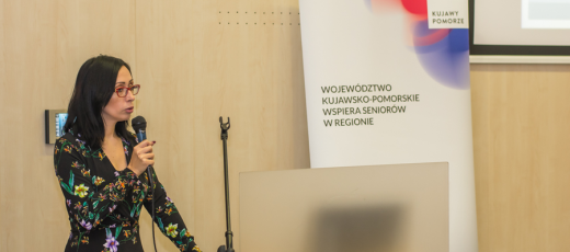 Foto. przedstawiające prelegentkę
